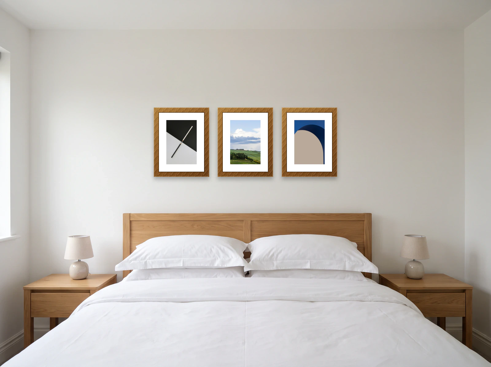 Gallery wall template above a king bed: three 40 × 50 cm oak frames in a row above a panelled headboard